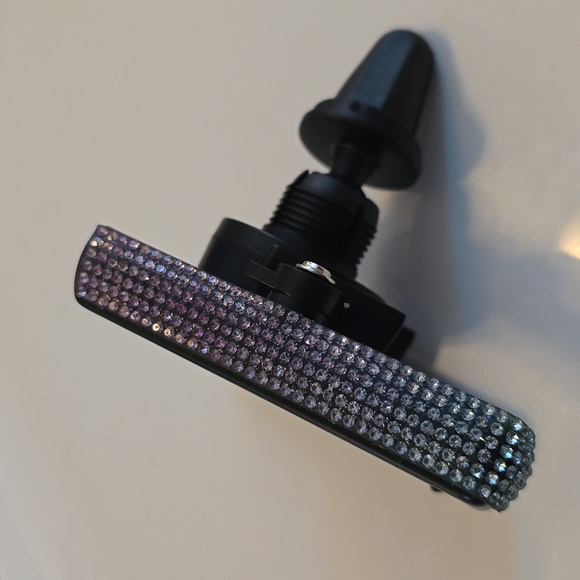 Vent Clip Cellphone Holder & Charger - Picture 4 of 7